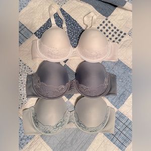 Lot of three Vanity Fair bras size 42C